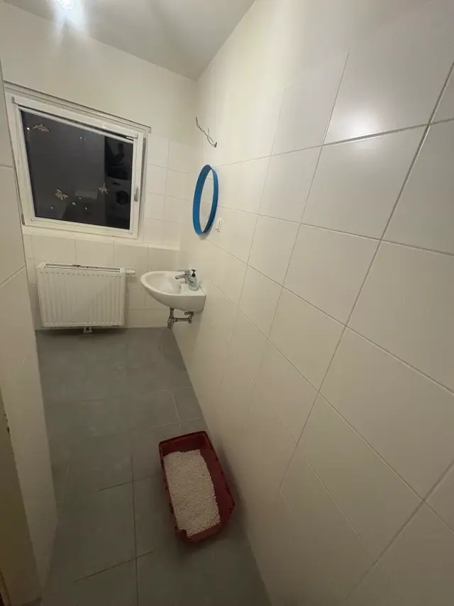 Sauberes, wieder nutzbares Badezimmer nach einem anderen Einsatz